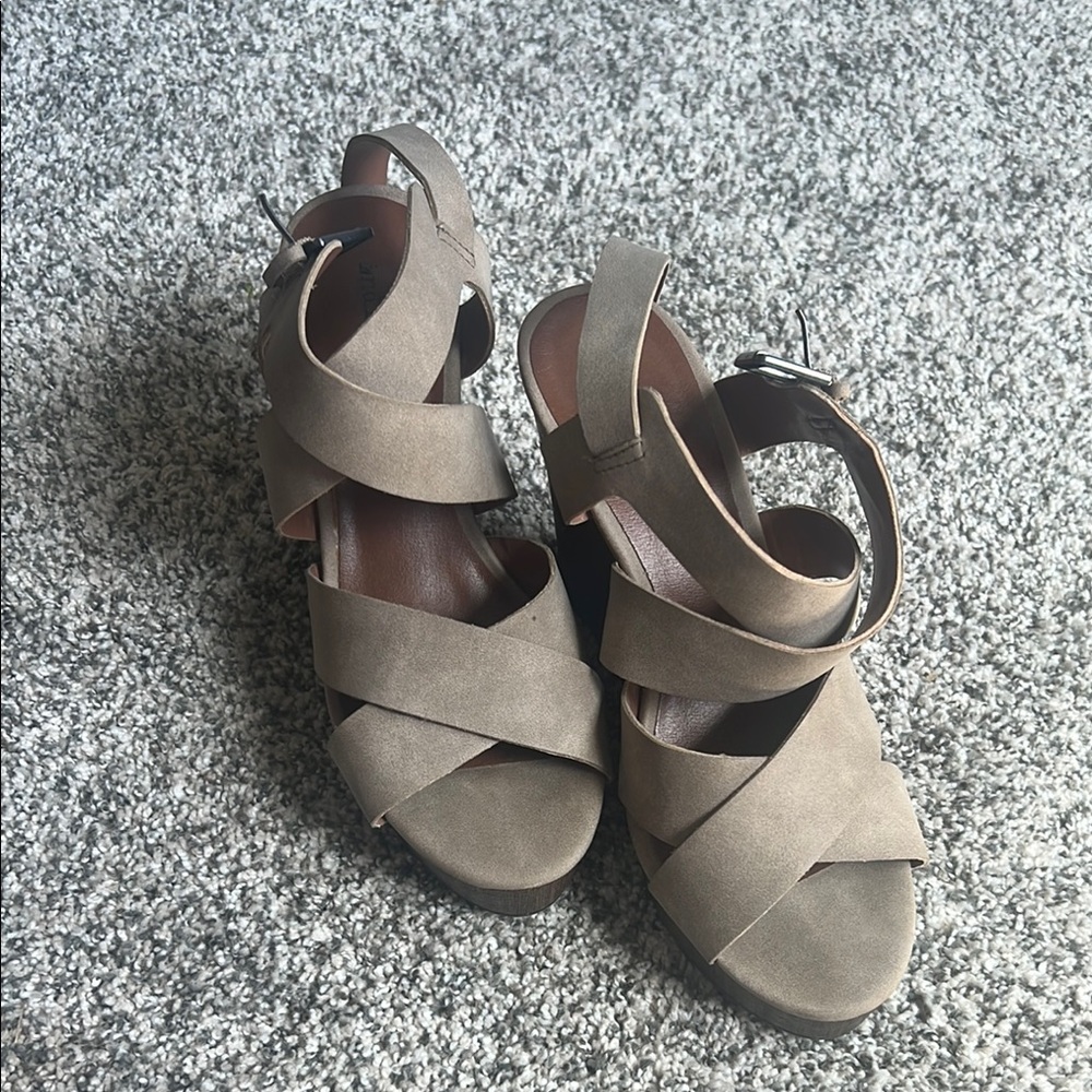 Indigo Tan Sandals with Chunky Design and Ankle Strap